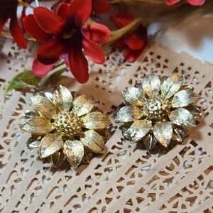 Floral Earrings for sale Clip On Earrings